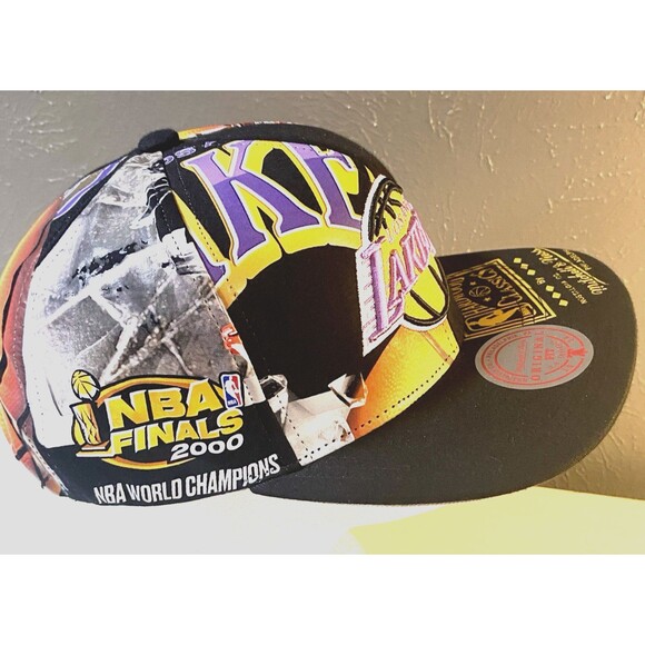 Mitchell & Ness Los Angeles Lakers Game Day Pattern Snapback NBA FINALS 2000 - Picture 4 of 7